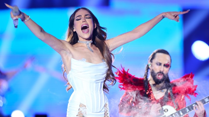 _Moderatto_Danna Paola