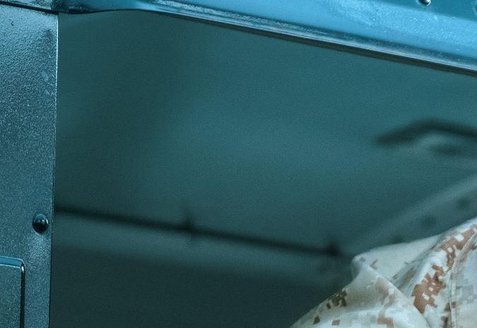 Purple Hearts. (L to R) Sofia Carson as Cassie, Nicholas Galitzine as Luke in Purple Hearts. Cr. Mark Fellman/Netflix © 2022.