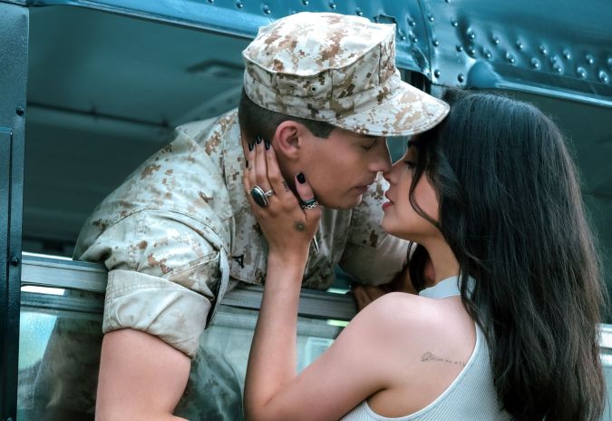 Purple Hearts. (L to R) Sofia Carson as Cassie, Nicholas Galitzine as Luke in Purple Hearts. Cr. Mark Fellman/Netflix © 2022.