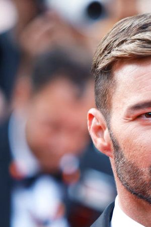 Ricky Martin lors du 75e festival de Cannes le 25 mai 2022. (Photo by Laurent KOFFEL/Gamma-Rapho via Getty Images)