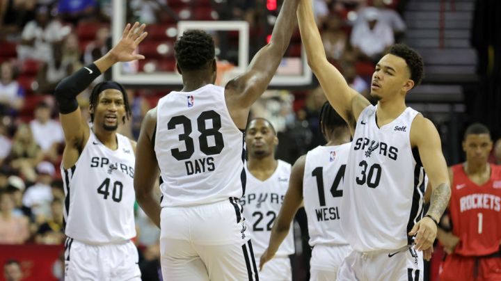 LAS VEGAS, NEVADA - JULY 11: Darius Days #38 of the San Antonio Spurs is congratulated by teammates Javin DeLaurier #40 and Jordan Hall #30 after Days hit a 3-pointer against the Houston Rockets during the 2022 NBA Summer League at the Thomas & Mack Center on July 11, 2022 in Las Vegas, Nevada. NOTE TO USER: User expressly acknowledges and agrees that, by downloading and or using this photograph, User is consenting to the terms and conditions of the Getty Images License Agreement. (Photo by Ethan Miller/Getty Images)