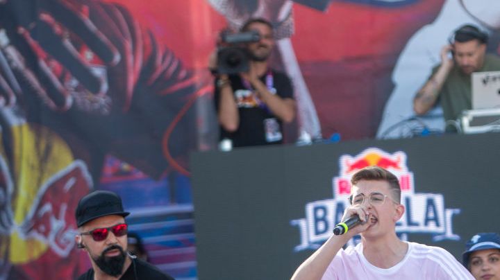 BARCELONA, SPAIN - MAY 28: Rapper MOUNTS makes freestyle verses during the event on May 28, 2022 in Barcelona, Spain. (Photo by Manuel Medir/Getty Images)