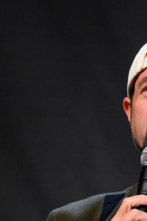 MCHENRY, ILLINOIS - NOVEMBER 01: Kevin Smith records an episode of the "Jay and Silent Bob Get Old" podcast live at McHenry Outdoor Theater on November 01, 2020 in McHenry, Illinois. (Photo by Daniel Boczarski/Getty Images)