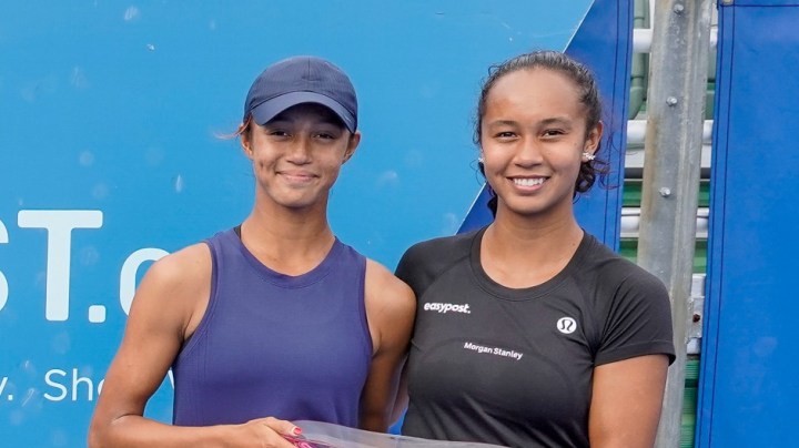 DELRAY BEACH, FL - FEBRUARY 13: Bianca Fernandez (CAN) and Leylah Fernandez (CAN) pose together after an exhibition match at the ATP Delray Beach Open on February 13, 2022, at the Delray Beach Stadium & Tennis Center in Delray Beach, Florida.(Photo by Aaron Gilbert/Icon Sportswire via Getty Images)