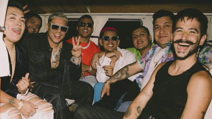 alaska grupo firme camilo