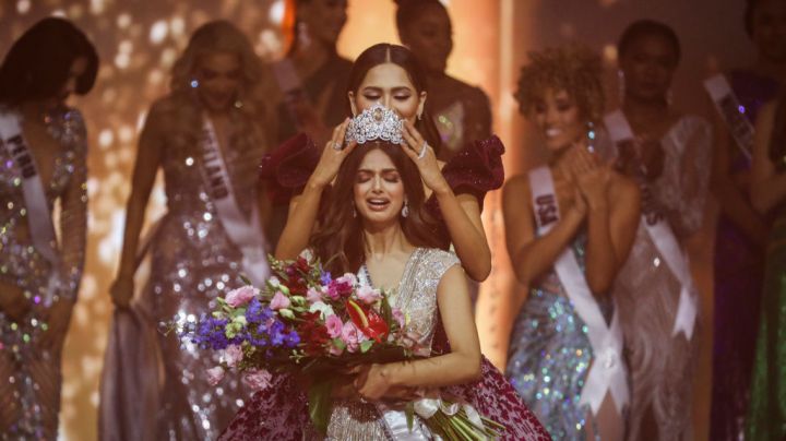 13 December 2021, Israel, Eilat: Miss India Harnaaz Sandhu reacts as she is crowned as Miss Universe during the 70th Miss Universe beauty pageant in Israel's southern Red Sea coastal city of Eilat. Photo: Ilia Yefimovich/dpa (Photo by Ilia Yefimovich/picture alliance via Getty Images)