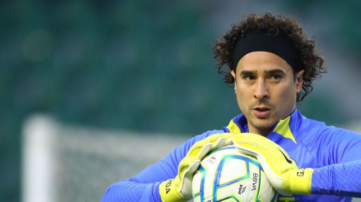 MAZATLAN, MEXICO - AUGUST 26: Guillermo Ochoa goalkeeper of America warms up prior the 11th round match between Mazatlan FC and America as part of the Torneo Apertura 2022 Liga MX at Kraken Stadium on August 26, 2022 in Mazatlan, Mexico. (Photo by Sergio Mejia/Getty Images)