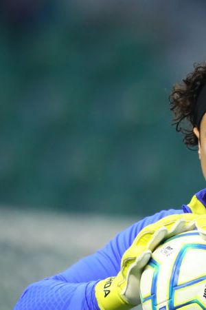 MAZATLAN, MEXICO - AUGUST 26: Guillermo Ochoa goalkeeper of America warms up prior the 11th round match between Mazatlan FC and America as part of the Torneo Apertura 2022 Liga MX at Kraken Stadium on August 26, 2022 in Mazatlan, Mexico. (Photo by Sergio Mejia/Getty Images)
