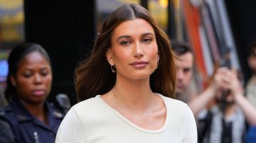 NEW YORK, NEW YORK - JUNE 15: Hailey Bieber departs Good Morning America on June 15, 2022 in New York City. (Photo by Gotham/GC Images)