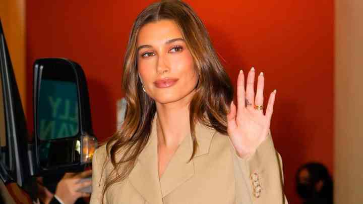 NEW YORK, NEW YORK - JUNE 15: Hailey Bieber departs Kelly and Ryan show on June 15, 2022 in New York City. (Photo by Gotham/GC Images)