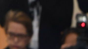 TOPSHOT - Tom Brady (R) and Gisele Bundchen arrive for the Costume Institute Benefit on May 1, 2017, at the Metropolitan Museum of Art in New York. / AFP PHOTO / ANGELA WEISS (Photo credit should read ANGELA WEISS/AFP via Getty Images)