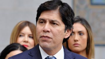 LOS ANGELES, CA - NOVEMBER 20: California State Senate president pro tempore Kevin de Leon speaks at a press conference held by Social Compassion In Legislation to denounce President Trump's plan to reverse endangered species protections on November 20, 2017 in Los Angeles, California. (Photo by Michael Tullberg/Getty Images)