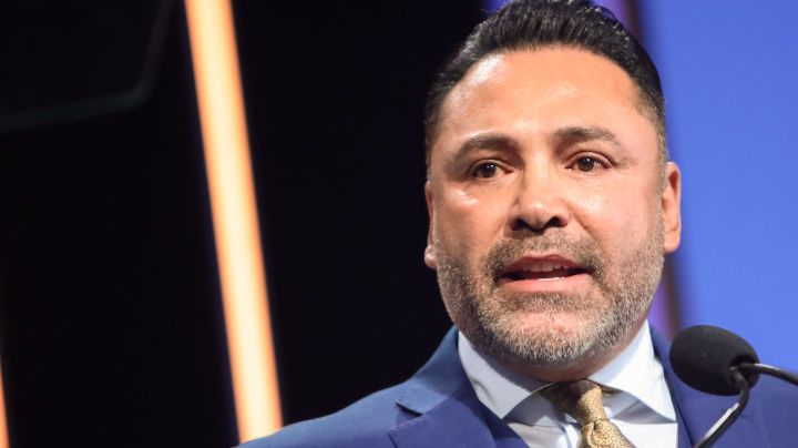 BEVERLY HILLS, CALIFORNIA - AUGUST 19: Honoree Oscar De La Hoya speaks onstage at the 22nd Annual Harold and Carole Pump Foundation Gala at The Beverly Hilton on August 19, 2022 in Beverly Hills, California. (Photo by Tiffany Rose/Getty Images for Harold & Carole Pump Foundation )