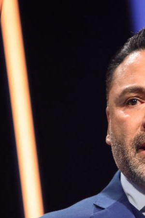 BEVERLY HILLS, CALIFORNIA - AUGUST 19: Honoree Oscar De La Hoya speaks onstage at the 22nd Annual Harold and Carole Pump Foundation Gala at The Beverly Hilton on August 19, 2022 in Beverly Hills, California. (Photo by Tiffany Rose/Getty Images for Harold & Carole Pump Foundation )
