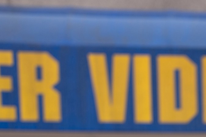 Blockbuster. (L to R) Melissa Fumero as Eliza, Randall Park as Timmy in episode 101 of Blockbuster. Cr. Ricardo Hubbs/Netflix © 2022