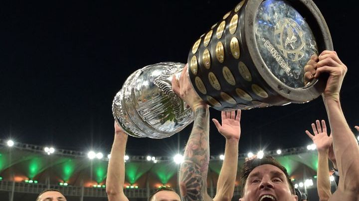 TOPSHOT - Argentina's Lionel Messi holds the trophy as he celebrates with teammates after winning the Conmebol 2021 Copa America football tournament final match against Brazil at Maracana Stadium in Rio de Janeiro, Brazil, on July 10, 2021. - Argentina won 1-0. (Photo by CARL DE SOUZA / AFP) (Photo by CARL DE SOUZA/AFP via Getty Images)
