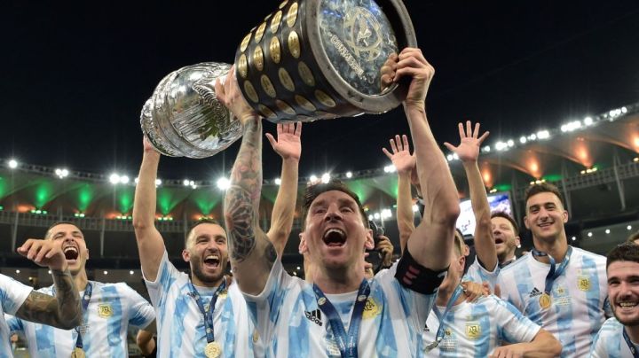 TOPSHOT - Argentina's Lionel Messi holds the trophy as he celebrates with teammates after winning the Conmebol 2021 Copa America football tournament final match against Brazil at Maracana Stadium in Rio de Janeiro, Brazil, on July 10, 2021. - Argentina won 1-0. (Photo by CARL DE SOUZA / AFP) (Photo by CARL DE SOUZA/AFP via Getty Images)