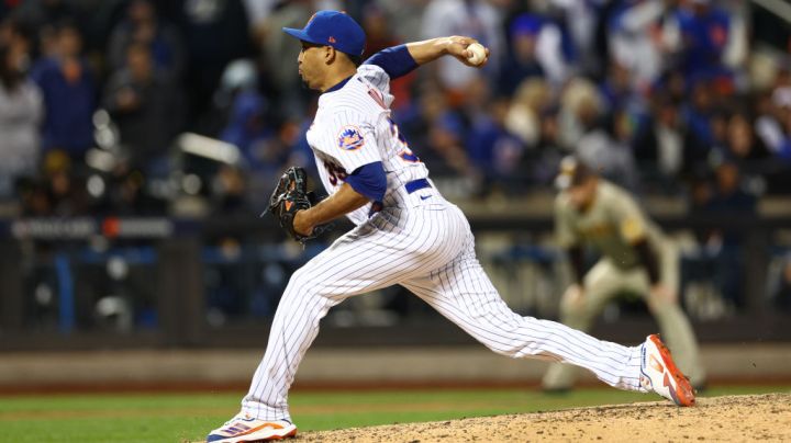NEW YORK, NEW YORK - OCTOBER 08: Edwin Diaz #39 of the New York Mets delviers during the seventh inning against the San Diego Padres in game two of the Wild Card Series at Citi Field on October 08, 2022 in New York City. (Photo by Elsa/Getty Images)