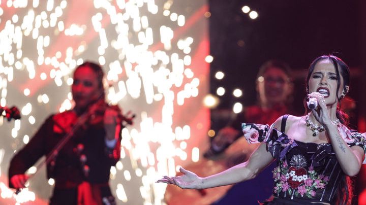Becky G_Paquita_Classics_"Te Quiero Besar"
