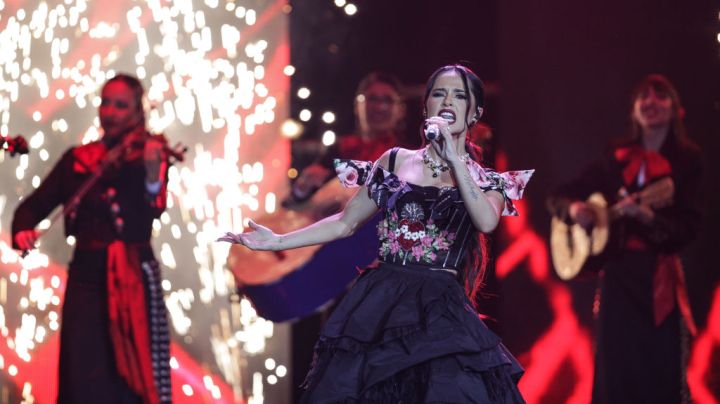 Becky G_Paquita_Classics_"Te Quiero Besar"
