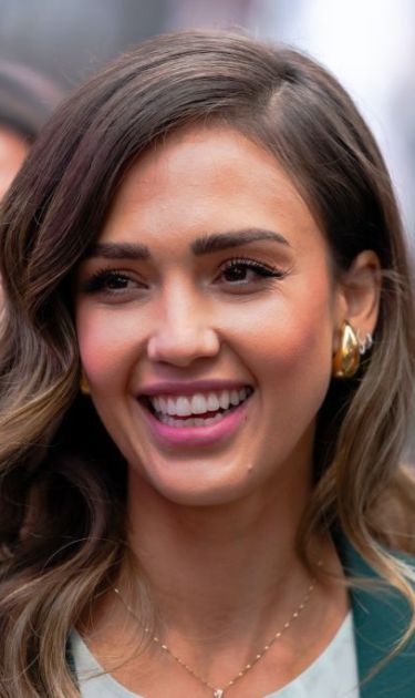 NEW YORK, NEW YORK - MAY 05: Jessica Alba is seen in Midtown on May 05, 2021 in New York City. (Photo by Gotham/GC Images)