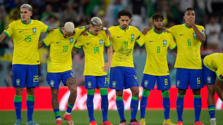 AL RAYYAN, QATAR - DECEMBER 09: Pedro, Neymar, Antony, Marquinhos, Fred and Alex Sandro of Brazil look dejected during the FIFA World Cup Qatar 2022 quarter final match between Croatia and Brazil at Education City Stadium on December 9, 2022 in Al Rayyan, Qatar. (Photo by Visionhaus/Getty Images)