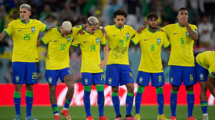 AL RAYYAN, QATAR - DECEMBER 09: Pedro, Neymar, Antony, Marquinhos, Fred and Alex Sandro of Brazil look dejected during the FIFA World Cup Qatar 2022 quarter final match between Croatia and Brazil at Education City Stadium on December 9, 2022 in Al Rayyan, Qatar. (Photo by Visionhaus/Getty Images)
