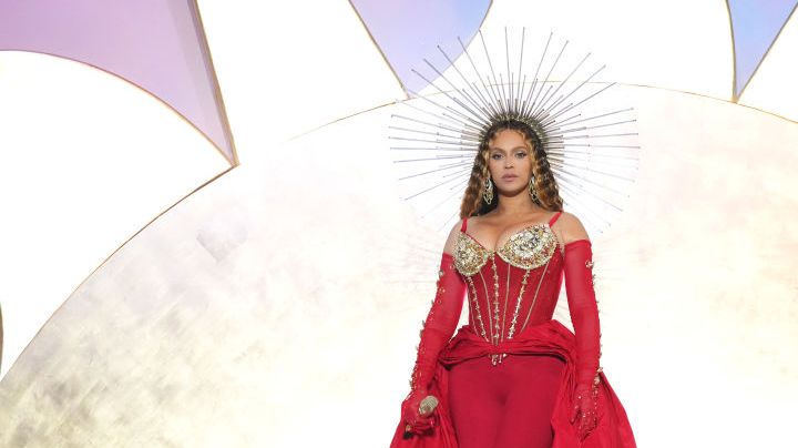 DUBAI, UNITED ARAB EMIRATES - JANUARY 21: Beyoncé performs on stage headlining the Grand Reveal of Dubai's newest luxury hotel, Atlantis The Royal on January 21, 2023 in Dubai, United Arab Emirates.  (Photo by Kevin Mazur/Getty Images for Atlantis The Royal)
