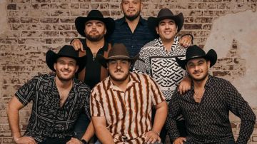 Grupo Frontera_"No Se Va"