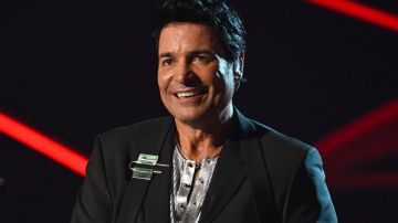 CORAL GABLES, FLORIDA - SEPTEMBER 29: Chayanne accepts the Icon Award onstage during the 2022 Billboard Latin Music Awards at Watsco Center on September 29, 2022 in Coral Gables, Florida. (Photo by Jason Koerner/Getty Images)