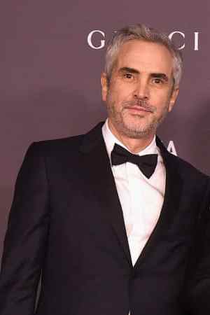 LOS ANGELES, CA - NOVEMBER 04:  Directors Alfonso Cuaron (L) and Guillermo del Toro attend the 2017 LACMA Art + Film Gala Honoring Mark Bradford And George Lucas at LACMA on November 4, 2017 in Los Angeles, California.  (Photo by Kevin Winter/Getty Images)