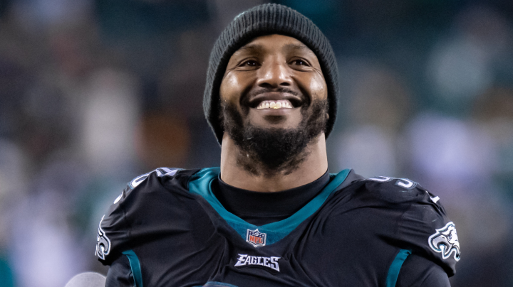 PHILADELPHIA, PA - NOVEMBER 27: Philadelphia Eagles defensive end Robert Quinn (98) exits the field after the National Football League game between the Green Bay Packers and Philadelphia Eagles on November 27, 2022 at Lincoln Financial Field in Philadelphia, PA (Photo by John Jones/Icon Sportswire via Getty Images)