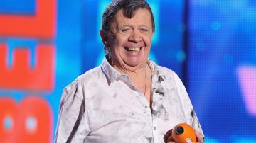 MEXICO CITY, MEXICO - AUGUST 20: Xavier Lopez "Chabelo" receives the legend award during the Nickelodeon Kids' Choice Awards Mexico 2016 at Auditorio Nacional on August 20, 2016 in Mexico City, Mexico. (Photo by Victor Chavez/WireImage)