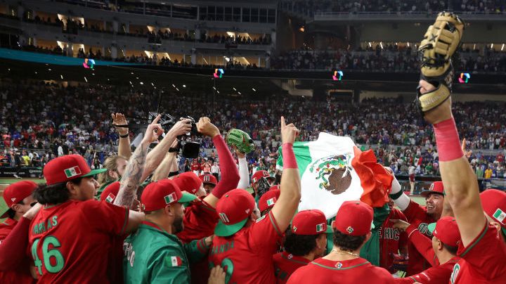 PHOENIX, AZ - MARCH 17: Team Mexico celebrates after winning the 2023 World Baseball Classic Quarterfinal game between Team Puerto Rico and Team Mexico at loanDepot Park on Friday, March 17, 2023 in Miami, Florida. Team Mexico defeated Team Puerto Rico 5-4. (Photo by Rob Tringali/WBCI/MLB Photos via Getty Images)