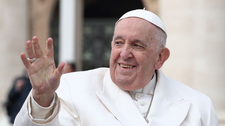 Pope Francis greets the faithful during the general audience in St. Peters Square. Vatican City (Vatican), March 29th, 2023 (Photo by Grzegorz Galazka/Archivio Grzegorz Galazka/Mondadori Portfolio via Getty Images)