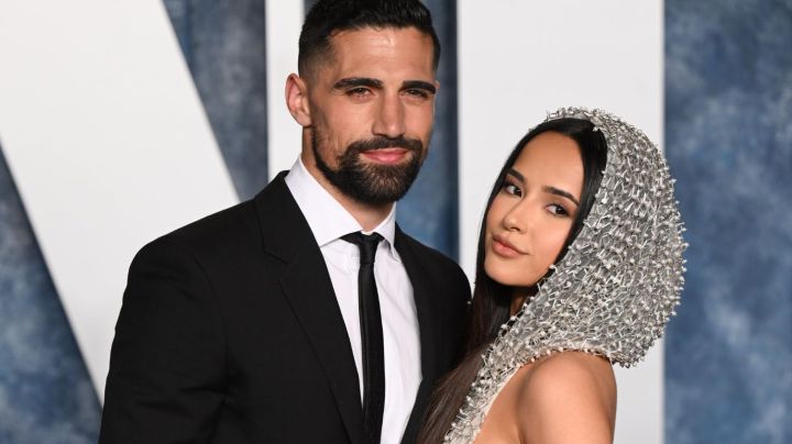 BEVERLY HILLS, CALIFORNIA - MARCH 12: (L-R) Sebastian Lletget and Becky G attend the 2023 Vanity Fair Oscar Party hosted by Radhika Jones at Wallis Annenberg Center for the Performing Arts on March 12, 2023 in Beverly Hills, California. (Photo by Karwai Tang/WireImage)