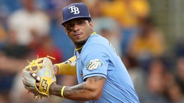 ST. PETERSBURG, FL - APRIL 23: Tampa Bay Rays Shortstop Wander Franco (5) fields a ground ball and makes the throw over to first base for the out during the MLB regular season game between the Chicago White Sox and the Tampa Bay Rays on April 23, 2023, at Tropicana Field in St. Petersburg, FL. (Photo by Cliff Welch/Icon Sportswire via Getty Images)