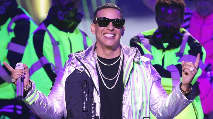 MIAMI, FL - NOVEMBER 24: Daddy Yankee is seen performing during Univision's Reina de la Cancion Finals at Univision Studios on November 24, 2019 in Miami, Florida. (Photo by Alexander Tamargo/Getty Images)_Tu Música Urbano