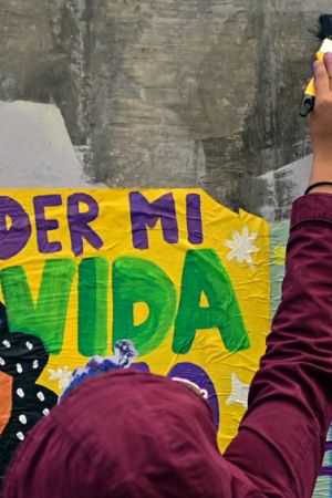 Women activists take part in a protest in support of Roxana Ruiz Santiago, 21, accused of murder after she killed a man when defending herself from a rape, at the Bordo court in Ciudad Nezahualcoyotl, Mexico State, on August 23, 2021. - Imprisoned for killing the man she says raped her, Roxana Ruiz is fighting to prove her innocence in a case taken up by activists campaigning for the right to self-defense. Rights groups will use Thursday's International Day for the Elimination of Violence against Women to argue that legitimate self-defense is not a crime in a country facing a femicide crisis. (Photo by PEDRO PARDO / AFP) (Photo by PEDRO PARDO/AFP via Getty Images)
