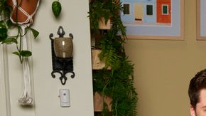 LOPEZ vs LOPEZ -- Season: Pilot -- Pictured: (l-r) Matt Shively as Quinten, Mayan Lopez as Maya, George Lopez as George, Selenis Leyva as Rosie -- (Photo by: Chris Haston/NBC)