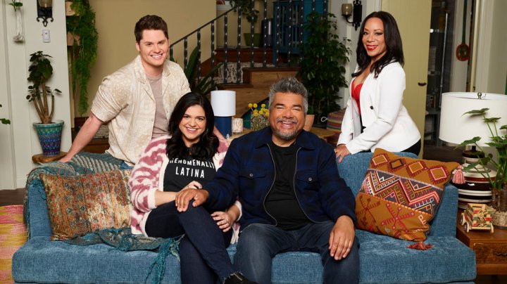 LOPEZ vs LOPEZ -- Season: Pilot -- Pictured: (l-r) Matt Shively as Quinten, Mayan Lopez as Maya, George Lopez as George, Selenis Leyva as Rosie -- (Photo by: Chris Haston/NBC)