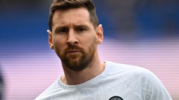 PARIS, FRANCE - APRIL 30: Lionel Messi of PSG during the Ligue 1 match between Paris Saint-Germain and FC Lorient at Parc des Princes on April 30, 2023 in Paris, France. (Photo by Sebastian Frej/MB Media/Getty Images)
