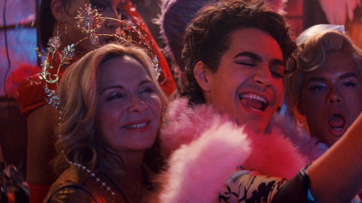 Glamorous. (L to R) Serena Tea as Serena Tea, Kim Cattrall as Madolyn, Miss Benny as Marco, Damian Terriquez as Dizmal in episode 105 of Glamorous. Cr. Courtesy Of Netflix © 2023