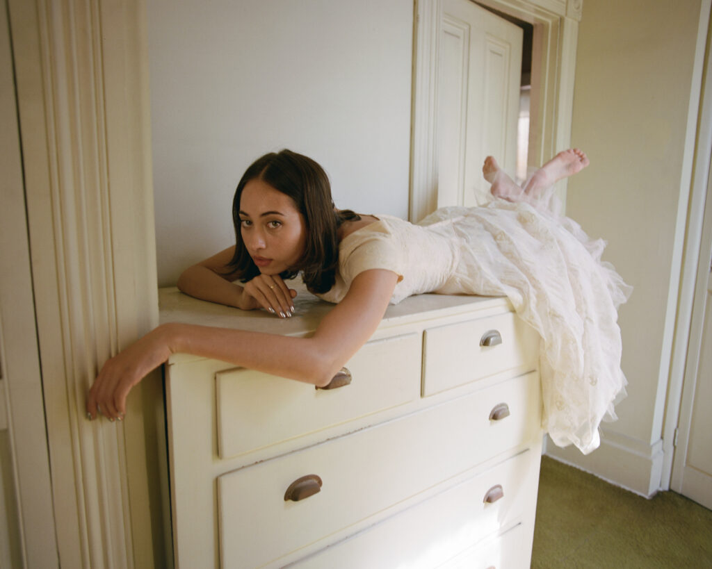 Calacote PREMIERE: Sofía Valdés Dives Into Her Feelings in 'Midnight Freak-Out'