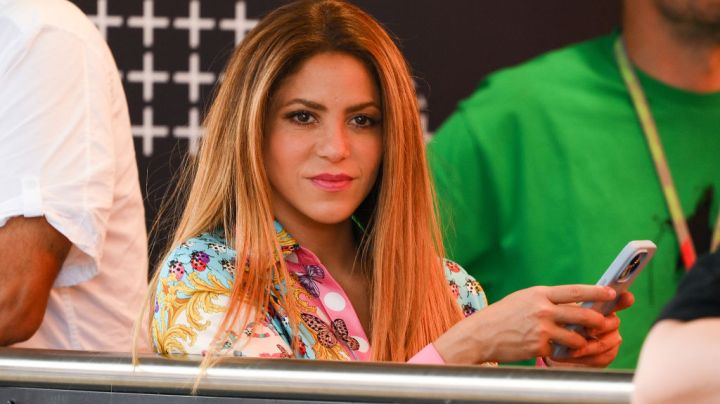 BARCELONA, SPAIN - JUNE 04: Shakira texts on his mobile phone as she watches the action during the F1 Grand Prix of Spain at Circuit de Barcelona-Catalunya on June 04, 2023 in Barcelona, Spain. (Photo by David Ramos/Getty Images)