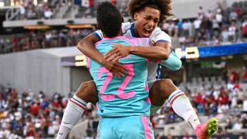 TOPSHOT - Panama's midfielder Adalberto Carrasquilla (R) celebrates with Panama's goalkeeper Orlando Mosquera after scoring the winning penalty kick during the Concacaf 2023 Gold Cup semifinal football match between Panama and USA at Snapdragon Stadium in San Diego, California on July 12, 2023. (Photo by Patrick T. Fallon / AFP) (Photo by PATRICK T. FALLON/AFP via Getty Images)