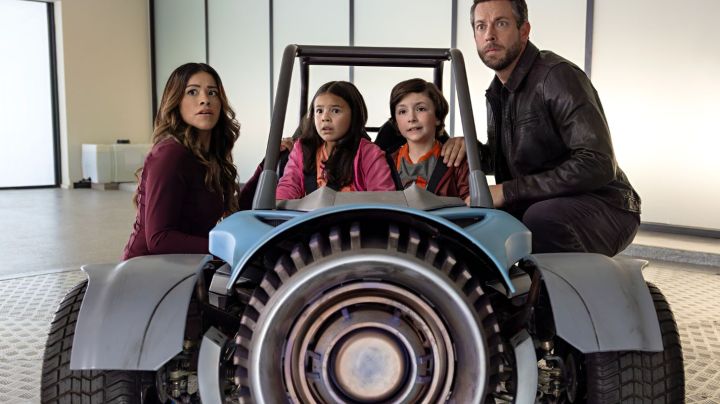 Spy Kids Armageddon cast of Gina Rodriguez, Zachary Levi, Everly Carganilla, and Connor Esterson