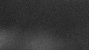 Maestro. (L to R) Carey Mulligan as Felicia Montealegre and Bradley Cooper as Leonard Bernstein (Director/Writer) in Maestro. Cr. Jason McDonald/Netflix © 2023.