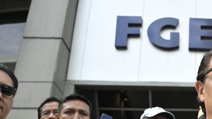 Former Assembly member and now presidential candidate, Fernando Villavicencio, speaks to journalists upon his arrival at the Attorney General's Office in Quito on August 8, 2023. Fernando Villavicencio asked the Attorney General's Office to investigate former officials related to the oil sector of the governments of Rafael Correa, Lenín Moreno, and Guillermo Lasso as part of a criminal complaint that he filed on Tuesday. (Photo by Rodrigo BUENDIA / AFP) (Photo by RODRIGO BUENDIA/AFP via Getty Images)