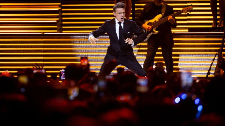 BUENOS AIRES, ARGENTINA - AUGUST 04: Luis Miguel performs during his second sold out show at Movistar Arena on August 04, 2023 in Buenos Aires, Argentina. (Photo by Tomas Cuesta/Getty Images)